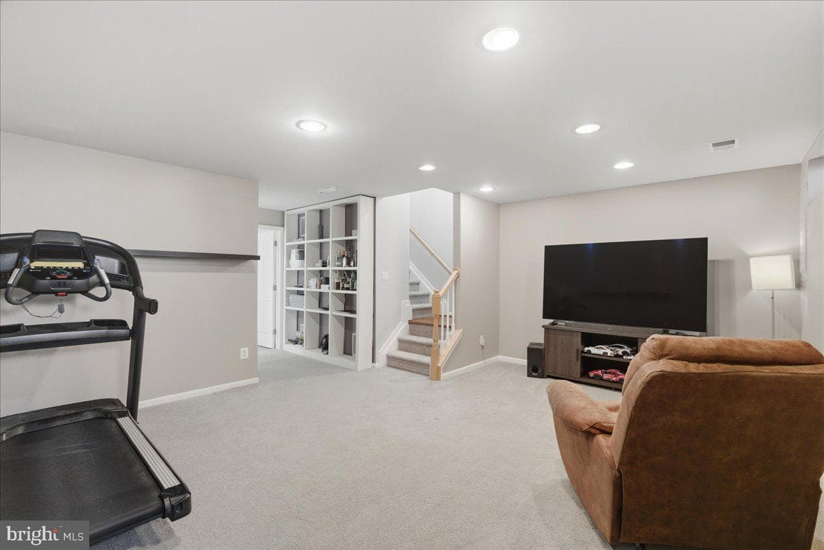 20361 Hartwell Street photo 30