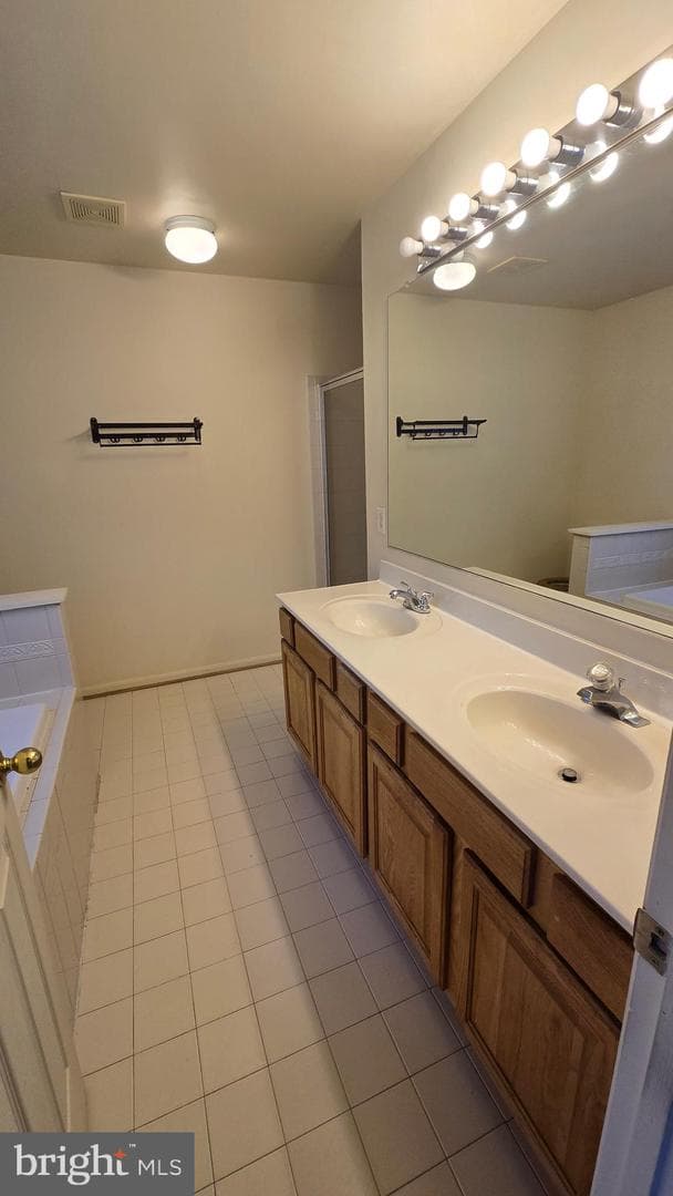 643 Mcleary Square SE photo 22