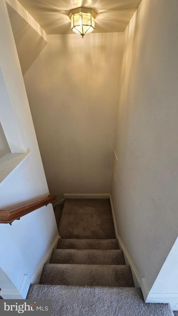 643 Mcleary Square SE photo 25