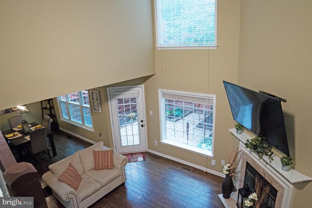 21186 Vineland Square photo 11