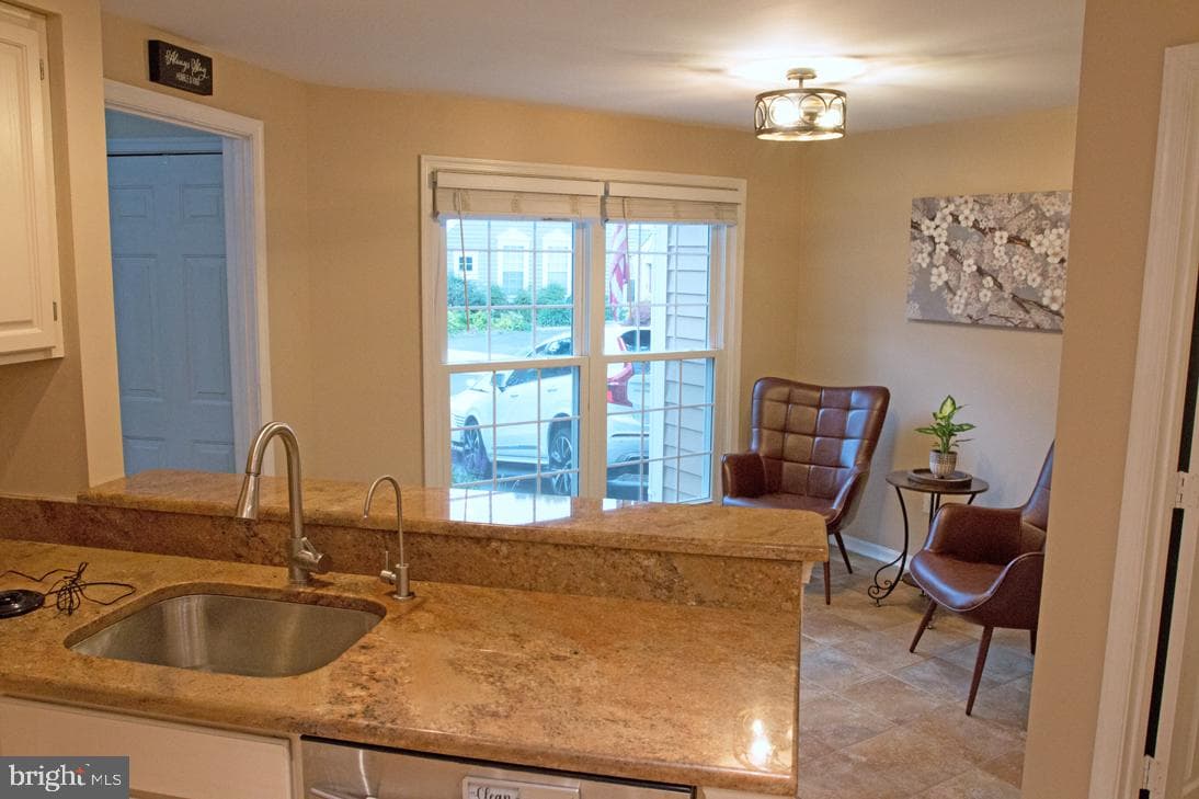 21186 Vineland Square photo 4