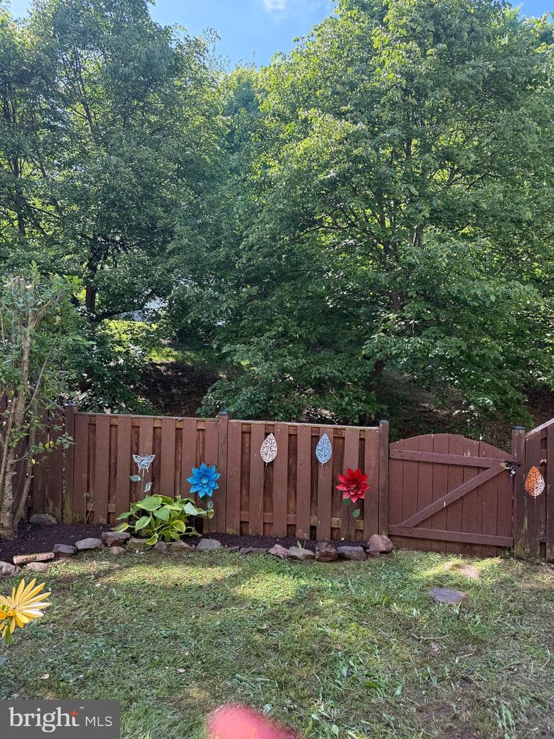 20275 Glenrobin Terrace photo 3