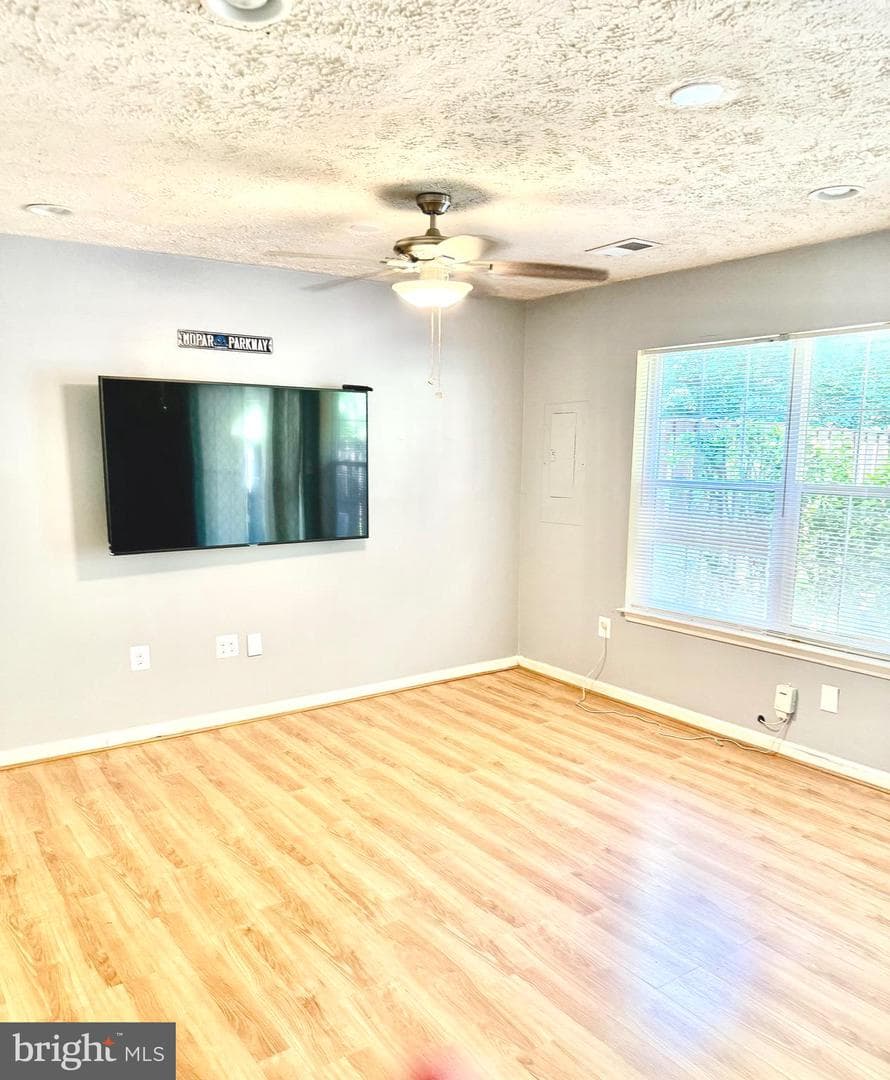 20275 Glenrobin Terrace photo 32