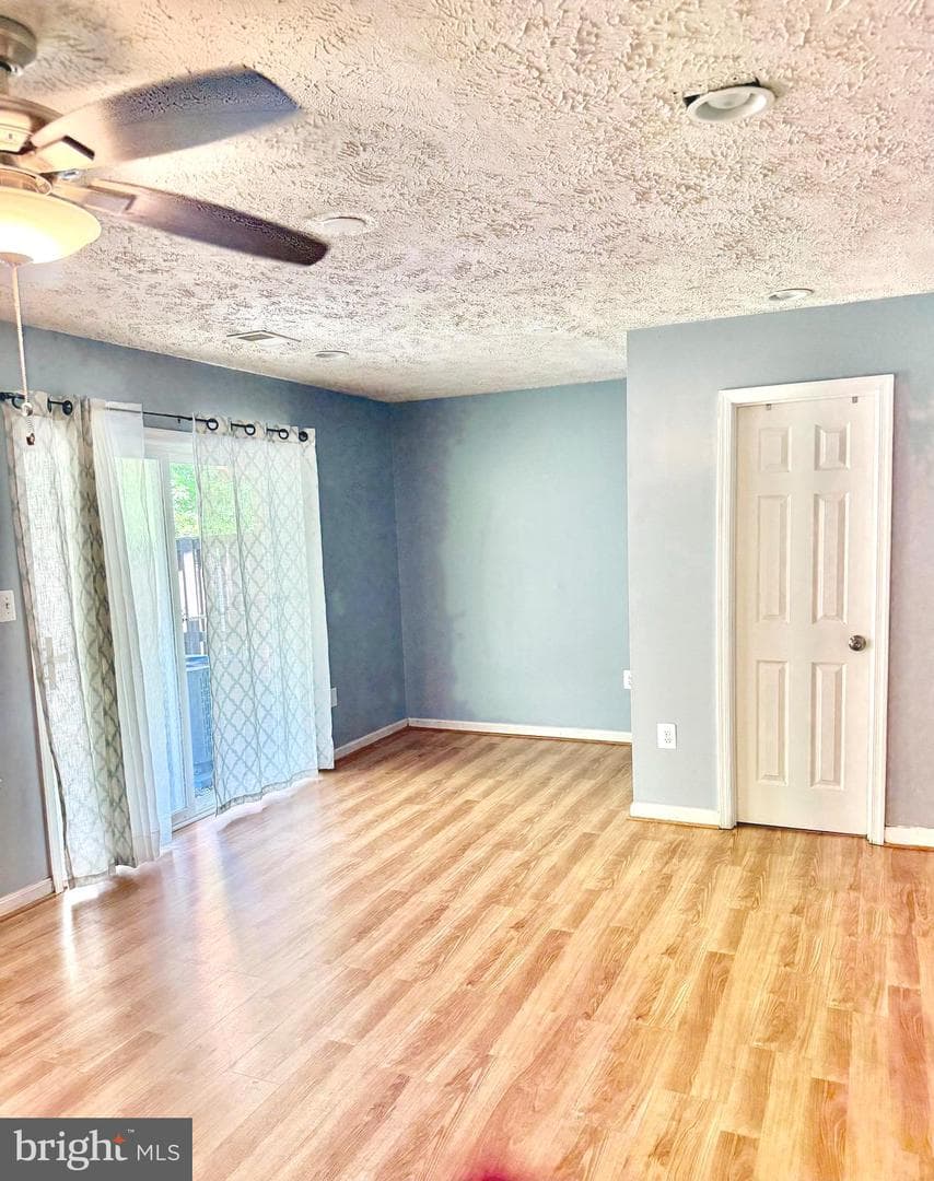 20275 Glenrobin Terrace photo 33