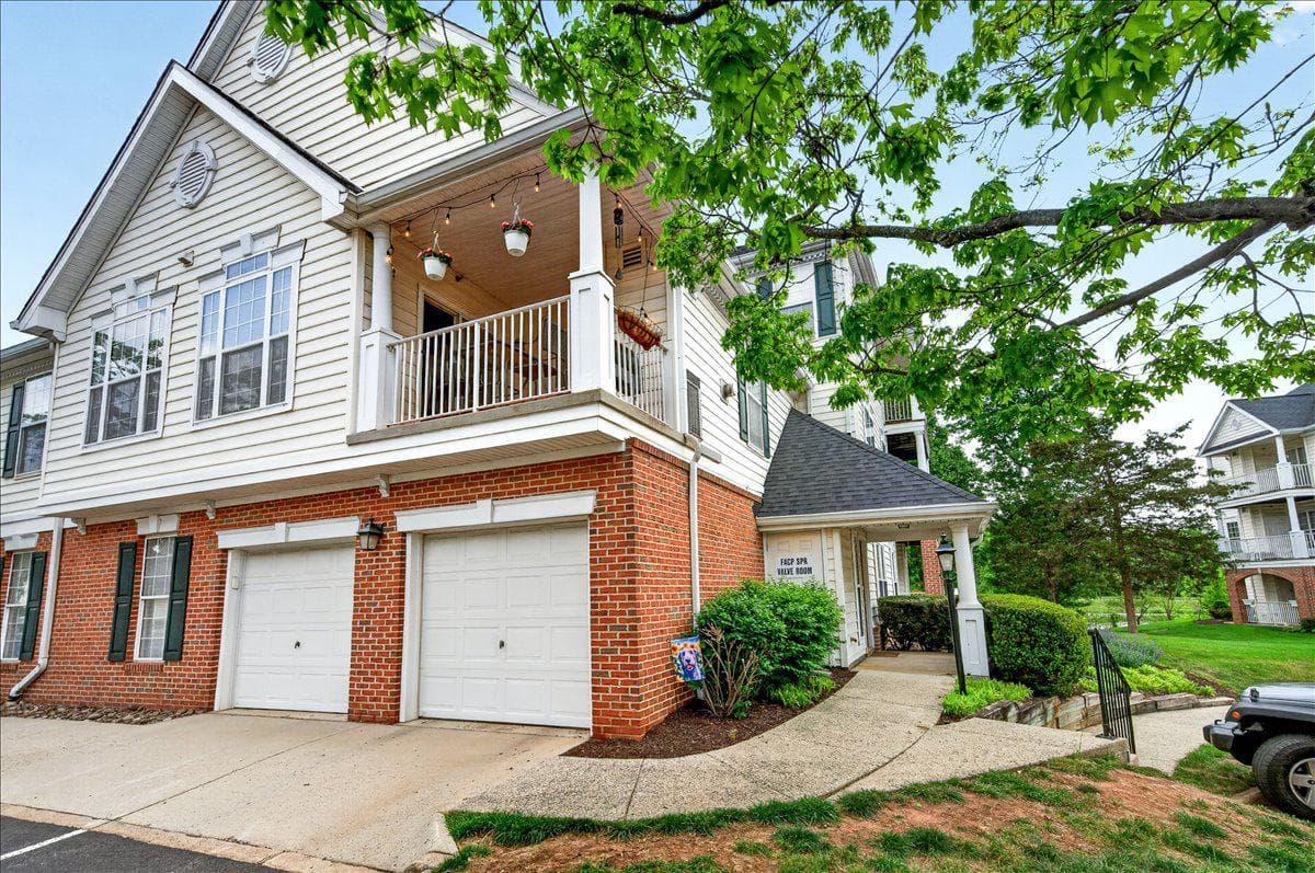 25280 Lake Shore Square #205, Chantilly