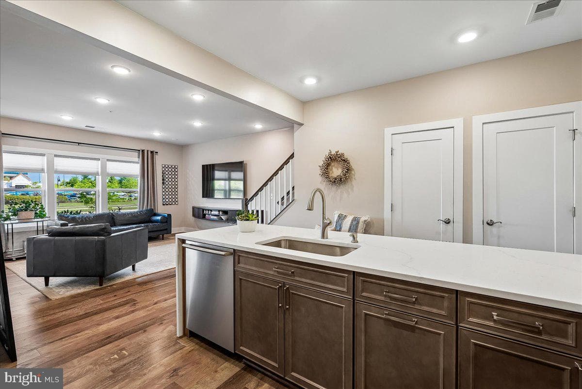 44784 Tiverton Square photo 10