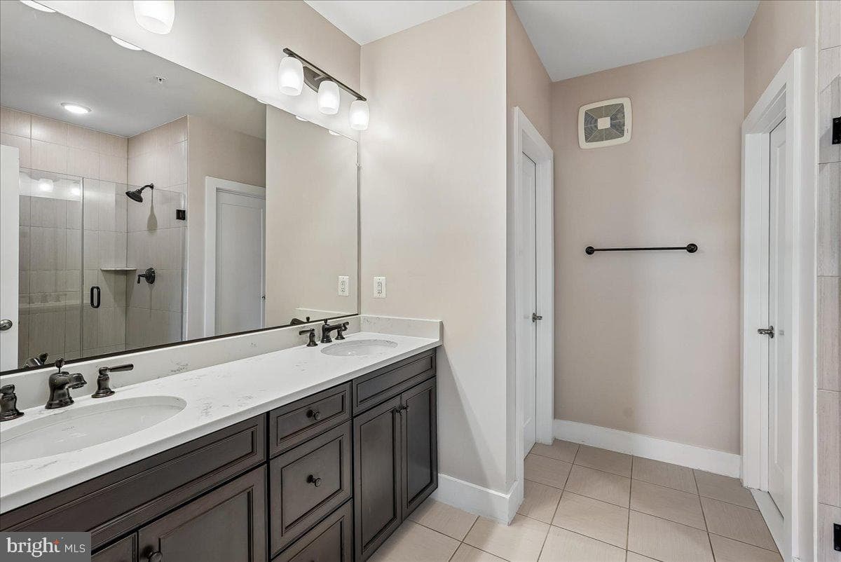 44784 Tiverton Square photo 17