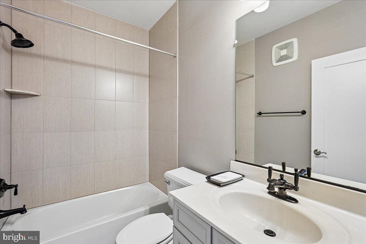 44784 Tiverton Square photo 22