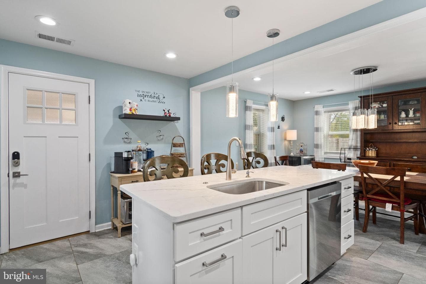 608 NE Blue Ridge Avenue NE photo 12