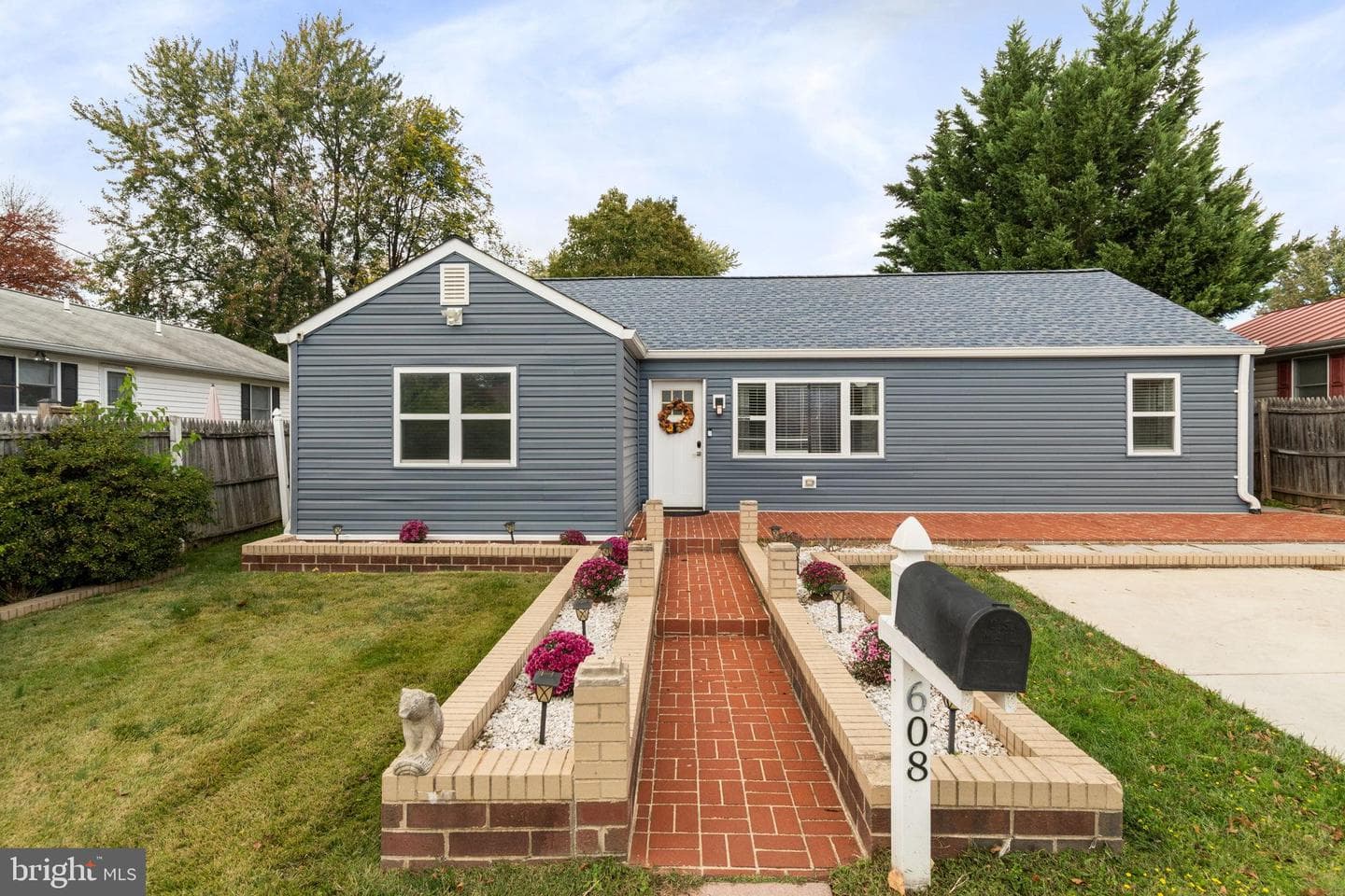 608 NE Blue Ridge Avenue NE photo 3