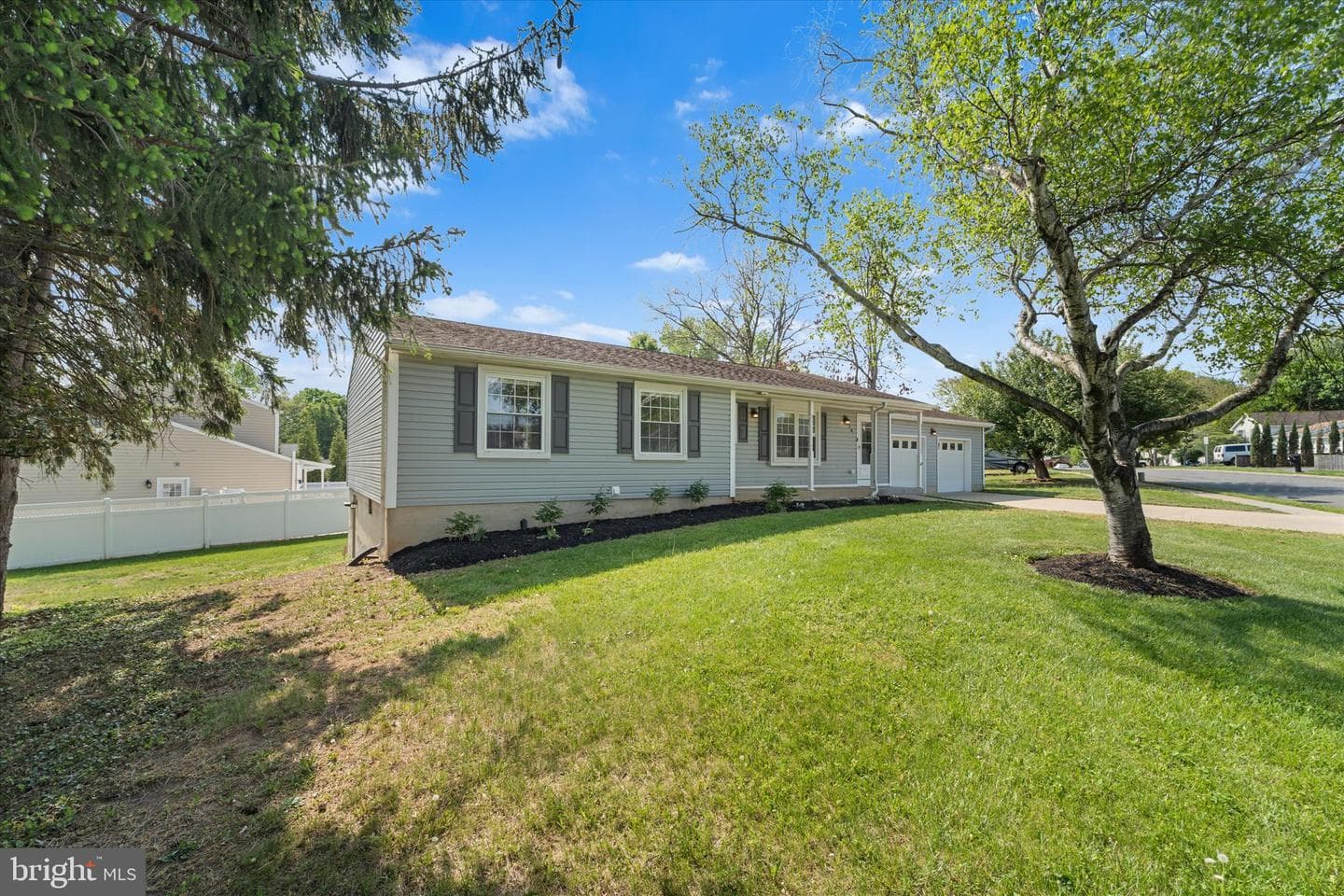 114 Birch Street NE photo 3