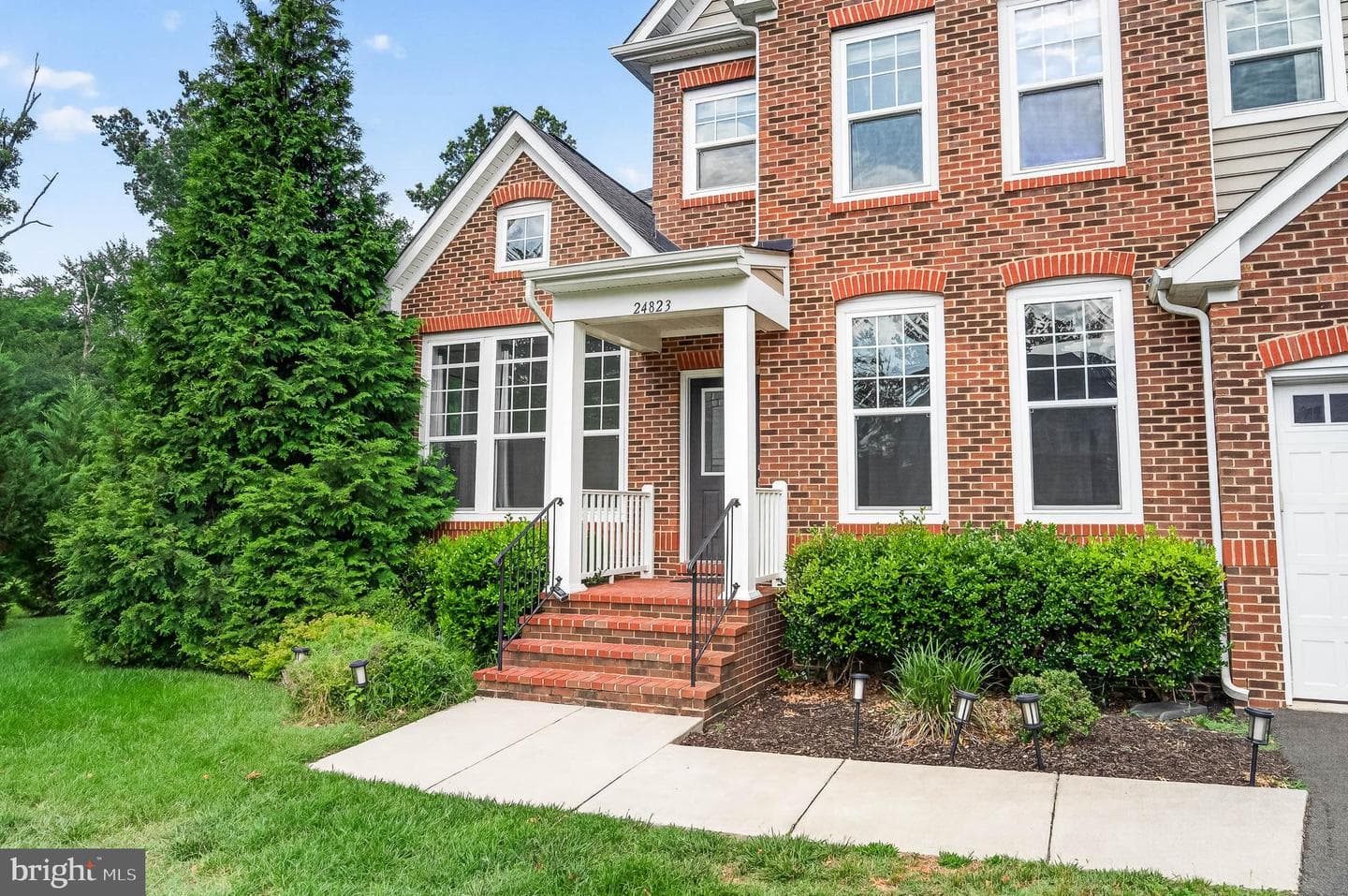24823 Barrington Grove Court, Aldie