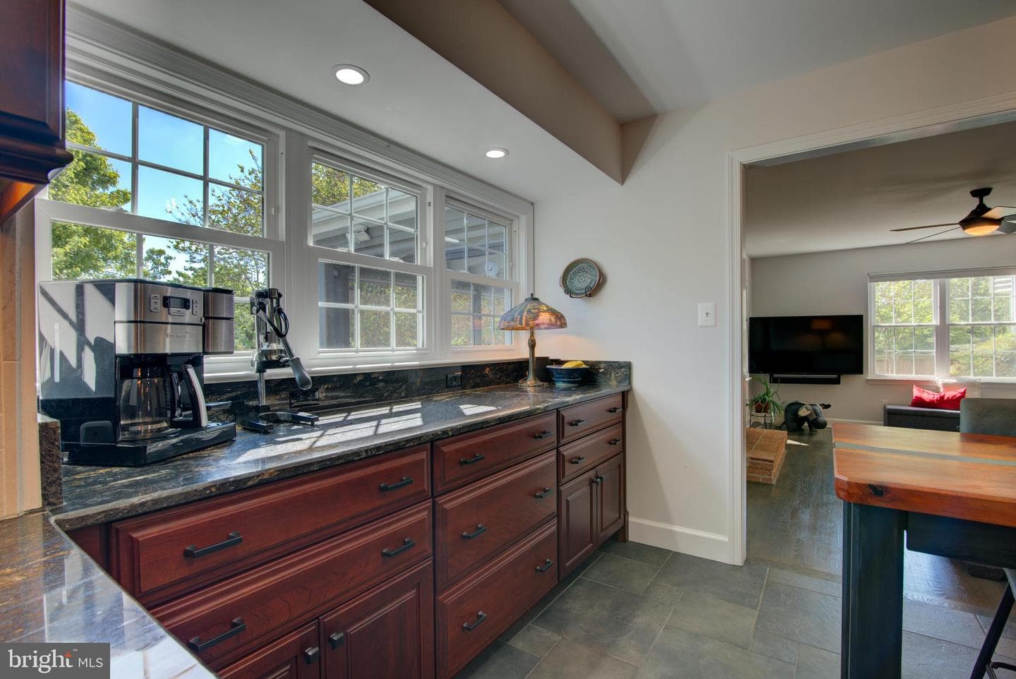 106 Bethal Court SW photo 4