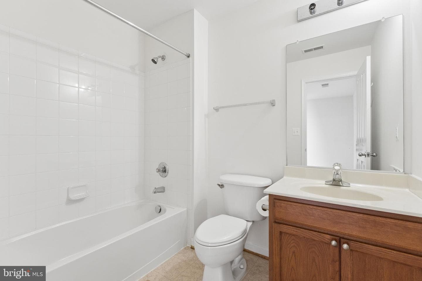 41866 Diabase Square photo 18