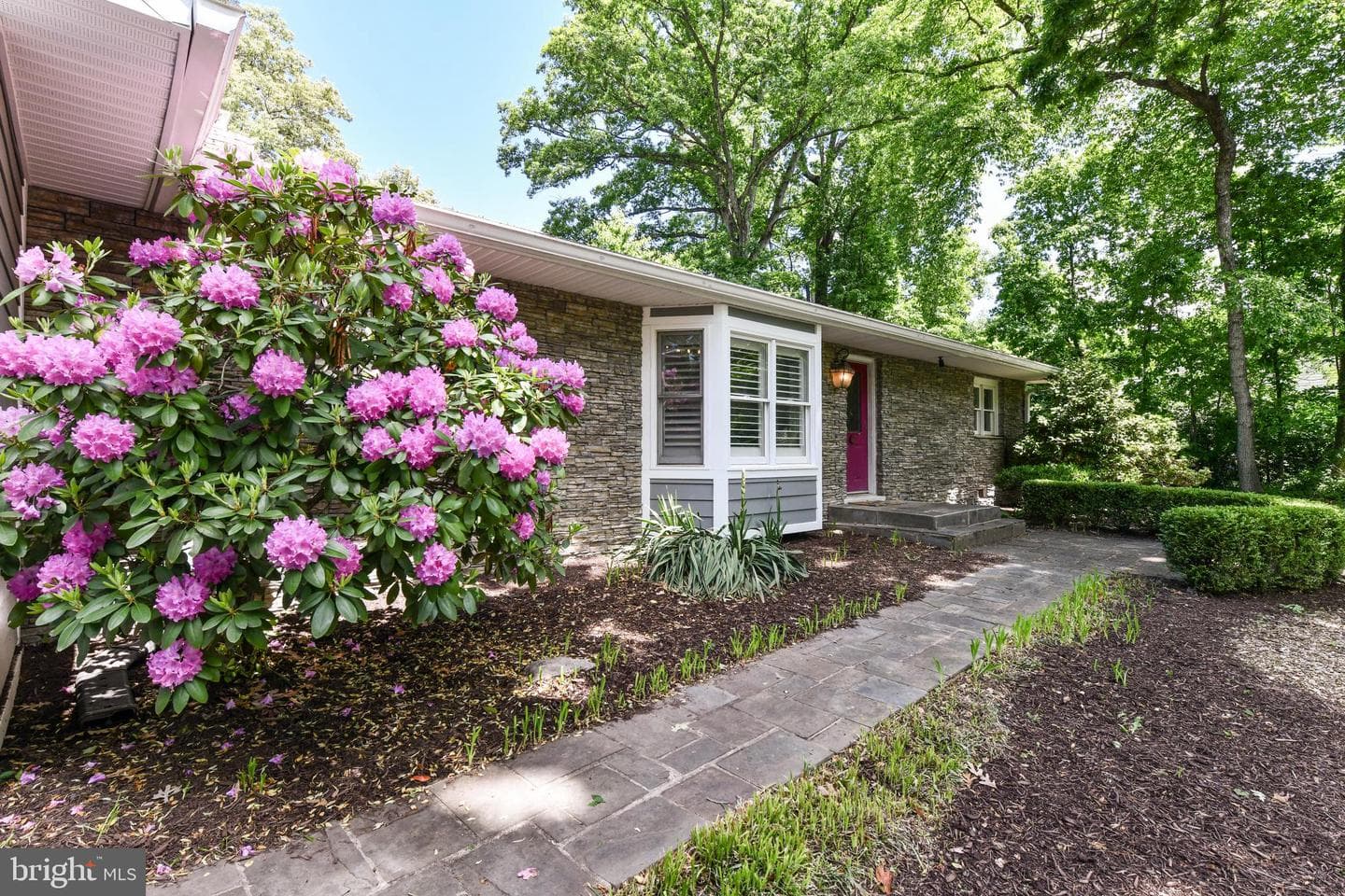 14 Oak Lane photo 2