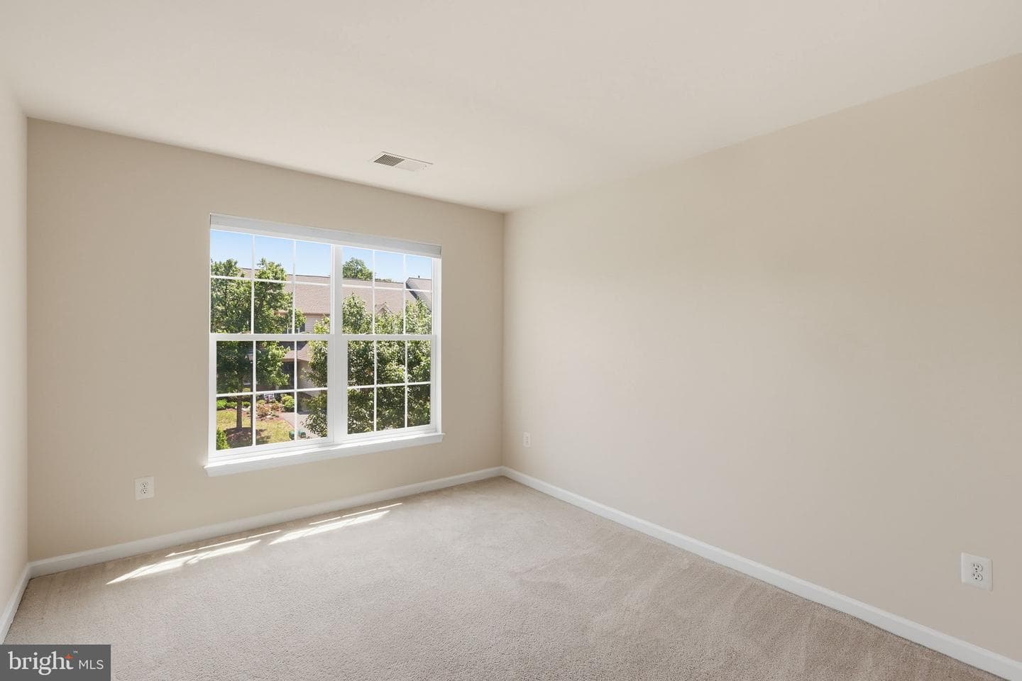 19617 Edgemont Square photo 34