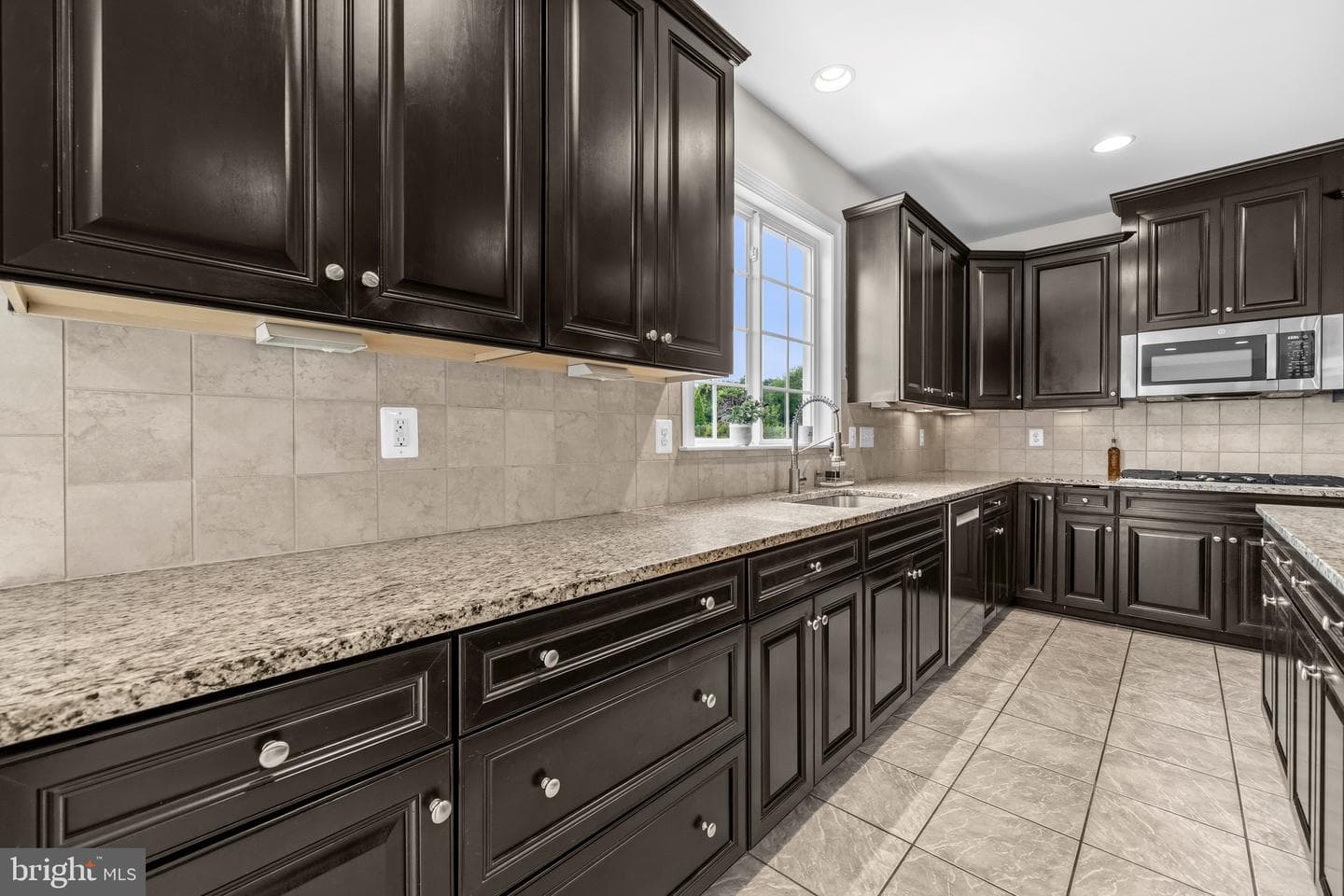 42093 Lochiel Lane photo 29