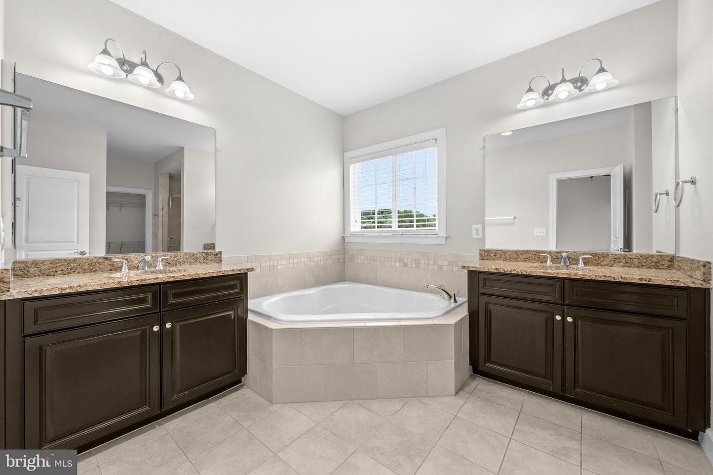 42093 Lochiel Lane photo 49