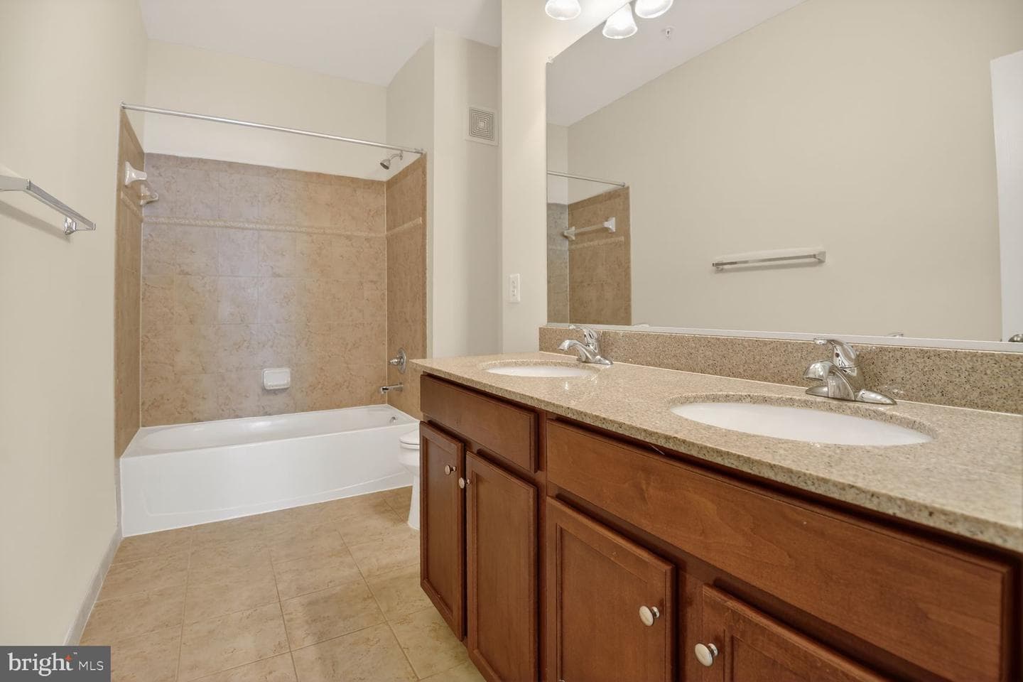 24690 Byrne Meadow Square photo 17