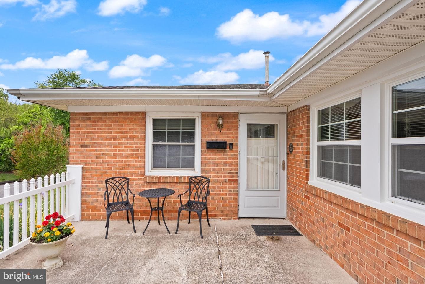 514 W Nettle Tree Road photo 3