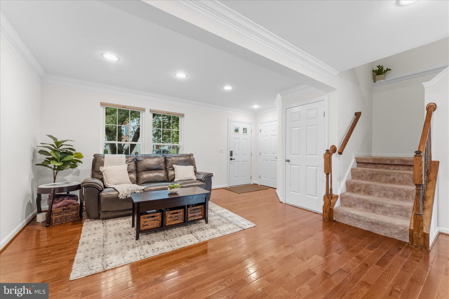 166 Shirley Square SE photo 3
