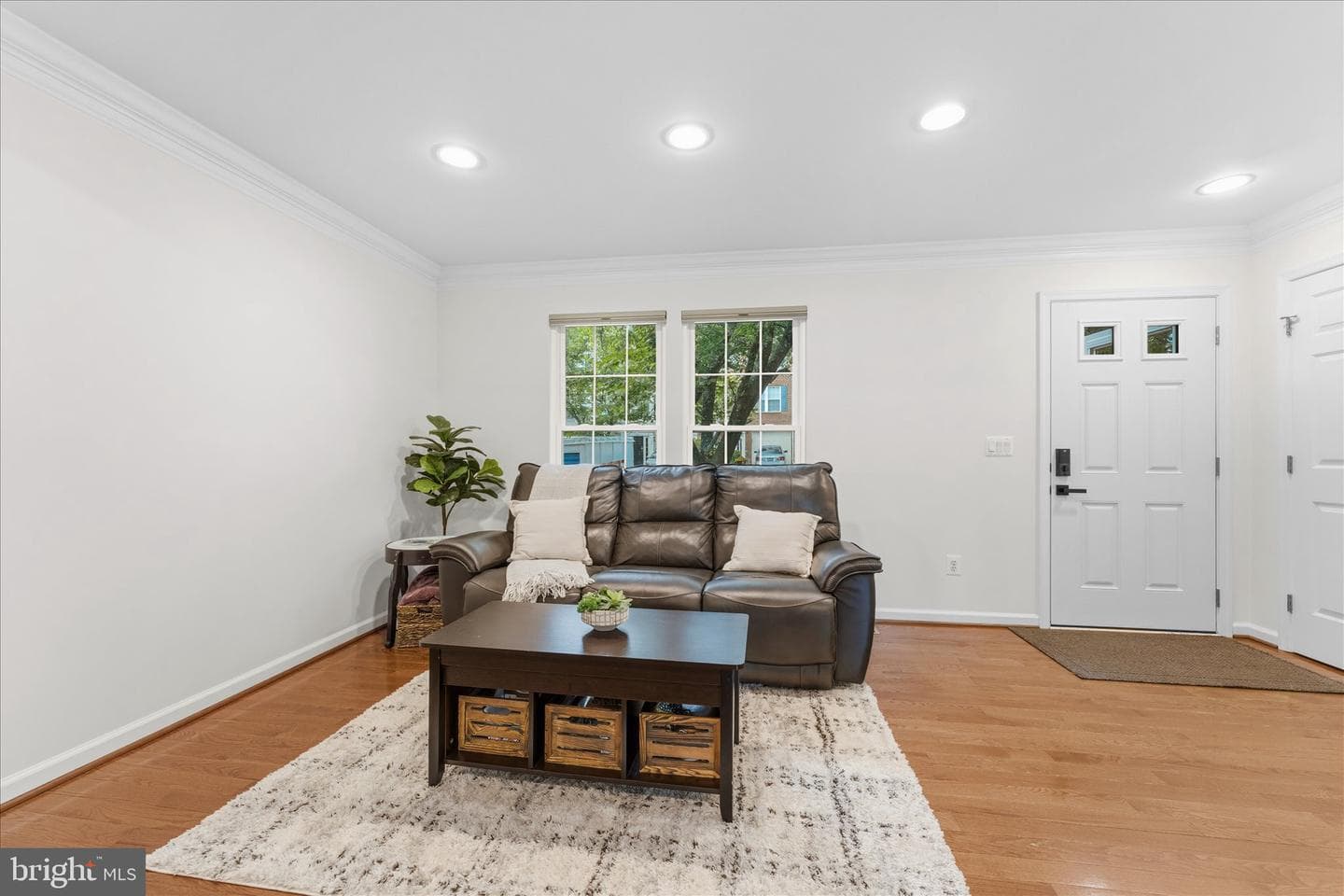166 Shirley Square SE photo 4