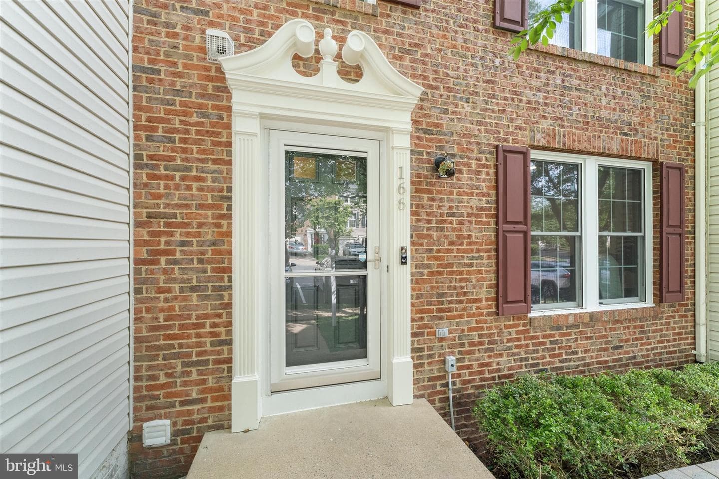 166 Shirley Square SE photo 43