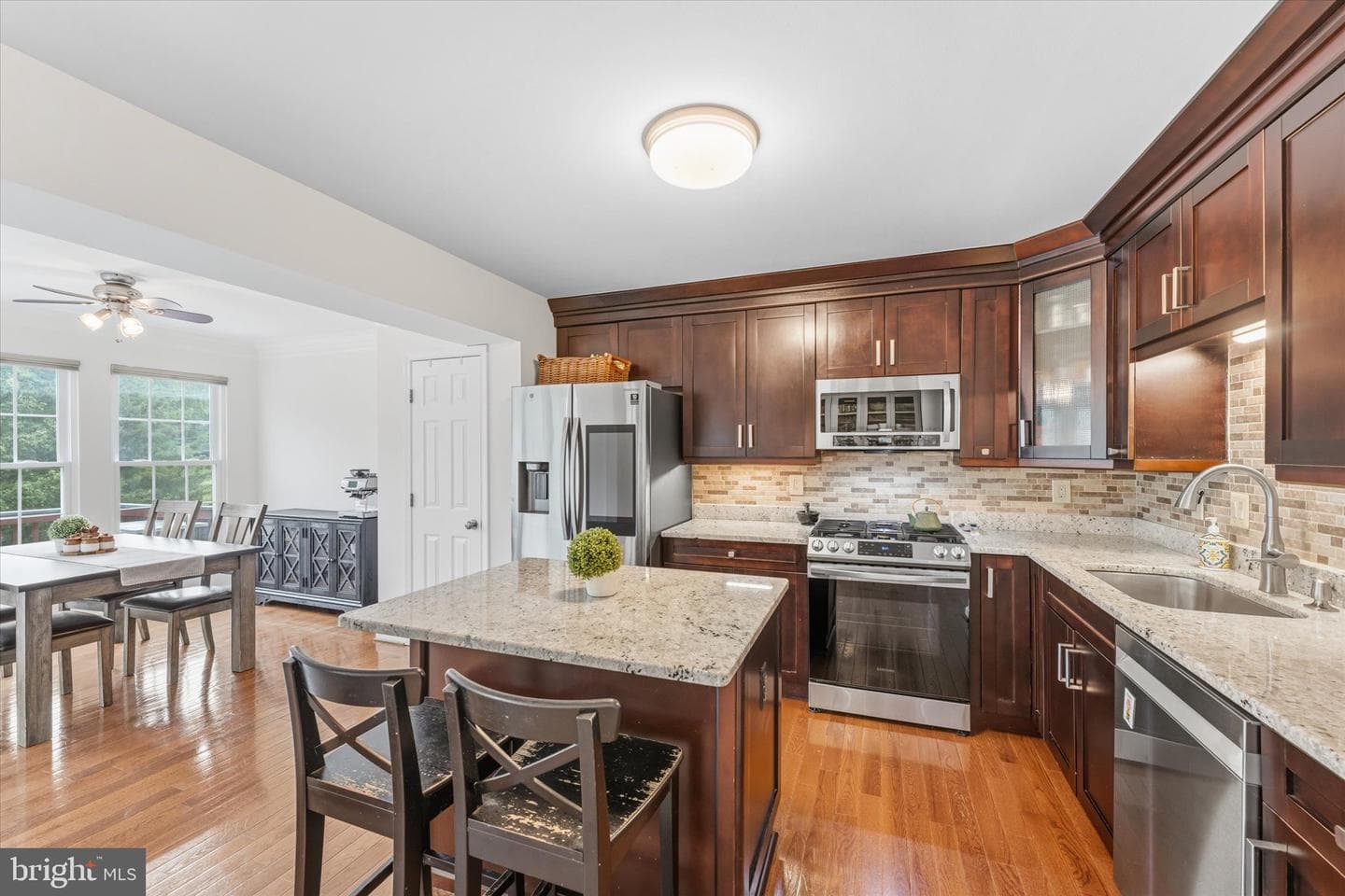 166 Shirley Square SE photo 7