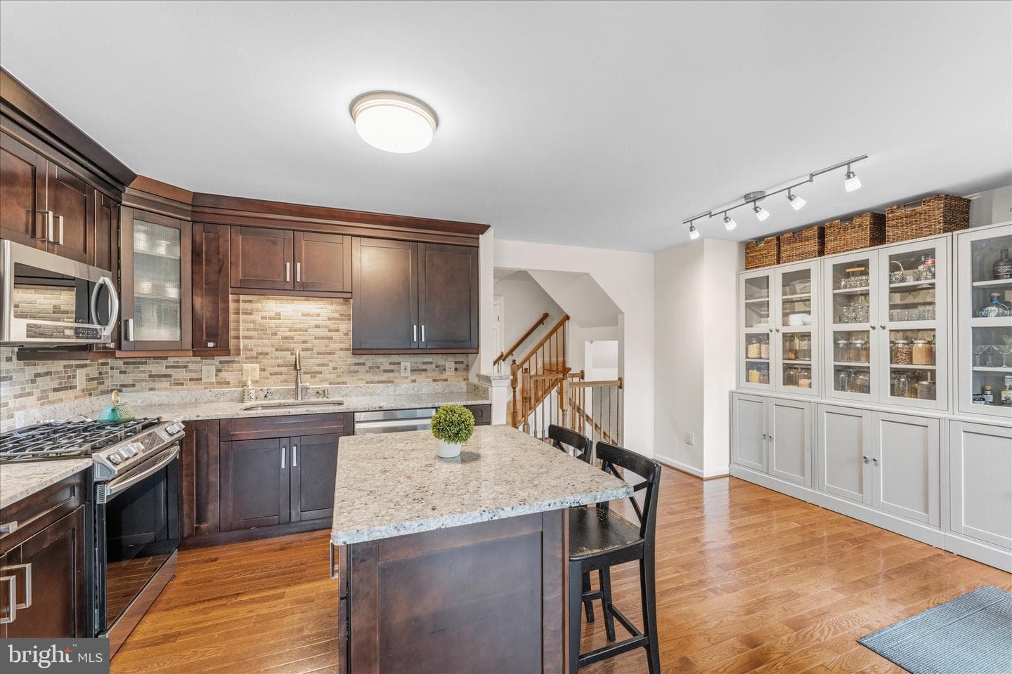 166 Shirley Square SE photo 8