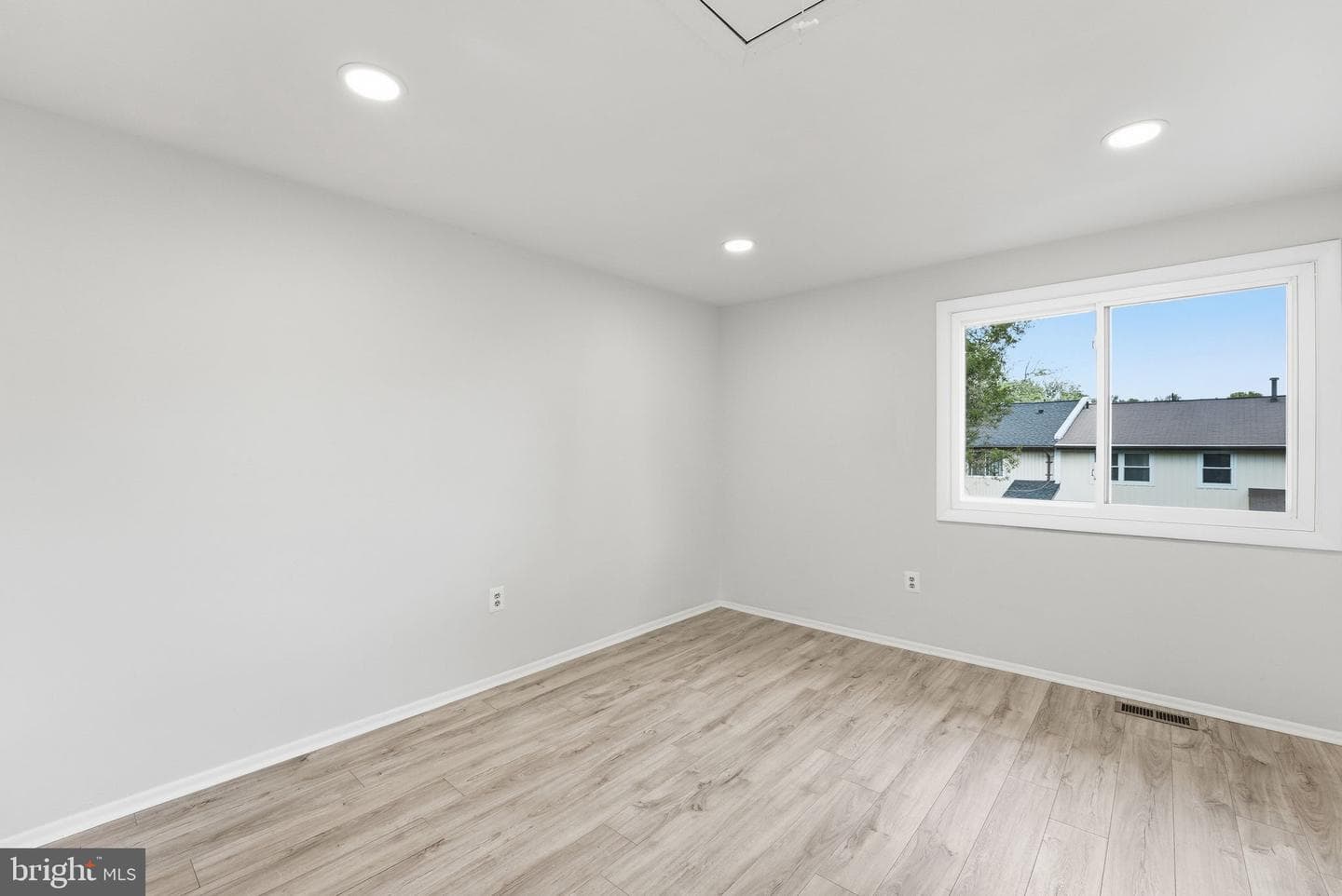 208 Willow Terrace photo 18