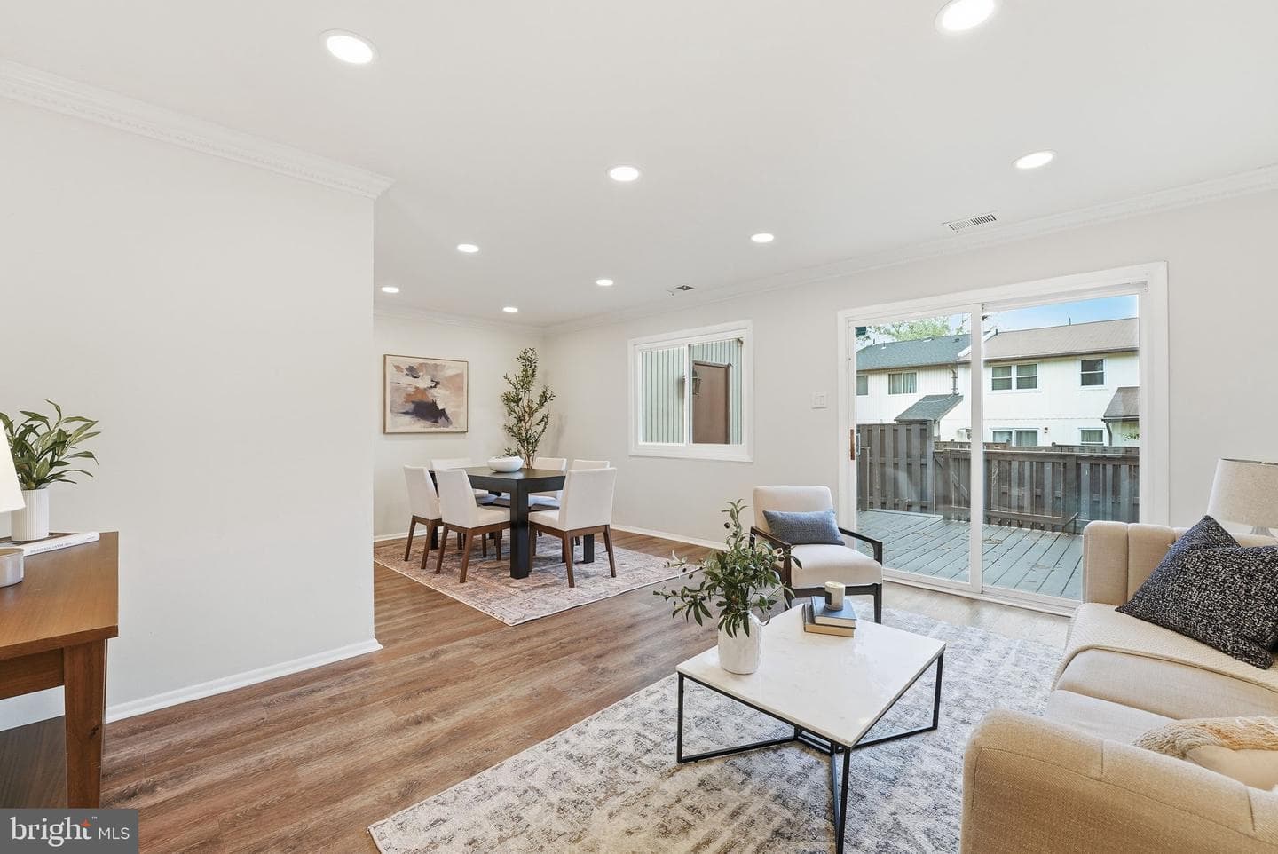 208 Willow Terrace photo 2