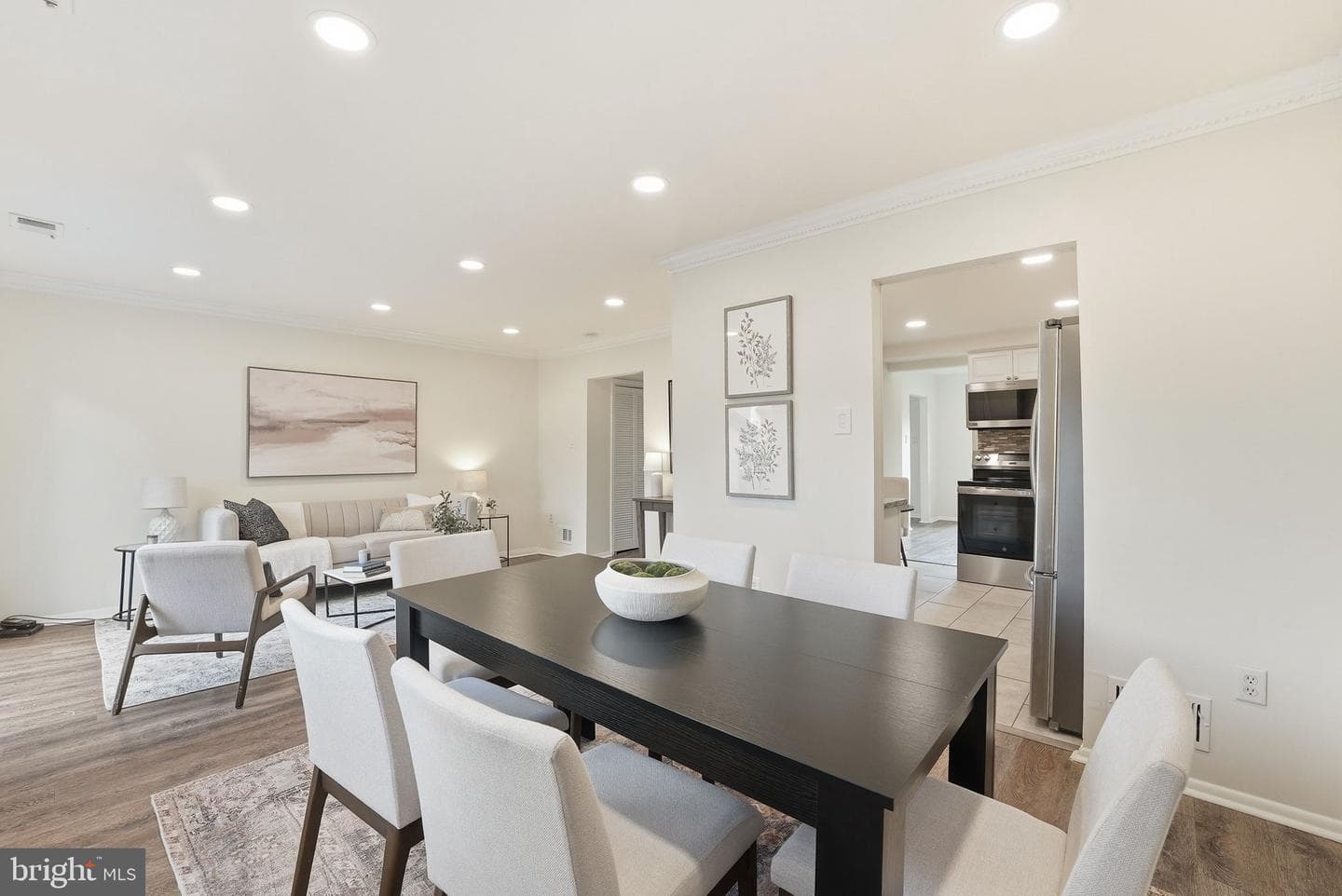 208 Willow Terrace photo 3