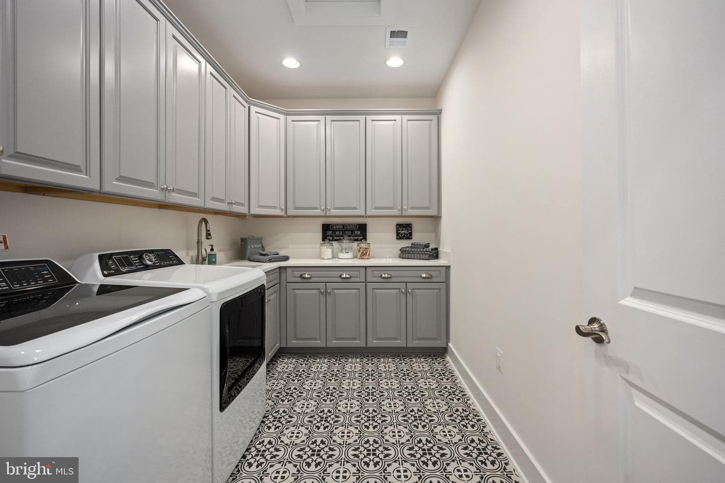 36660 Heskett photo 18