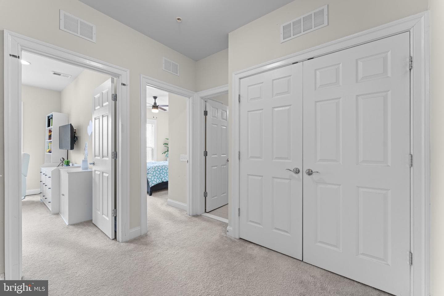 42831 Burrell Square photo 31