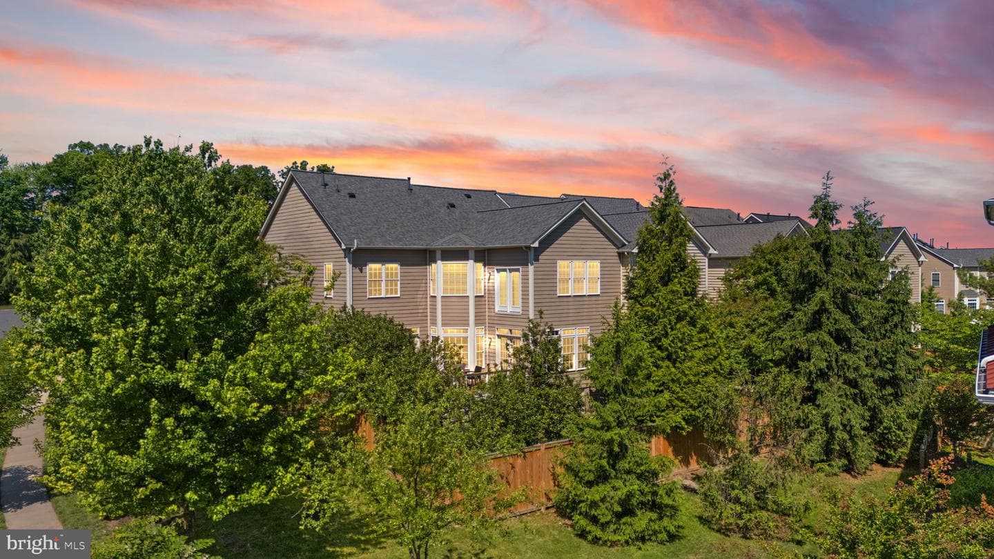 19060 Crimson Clover Terrace photo 4