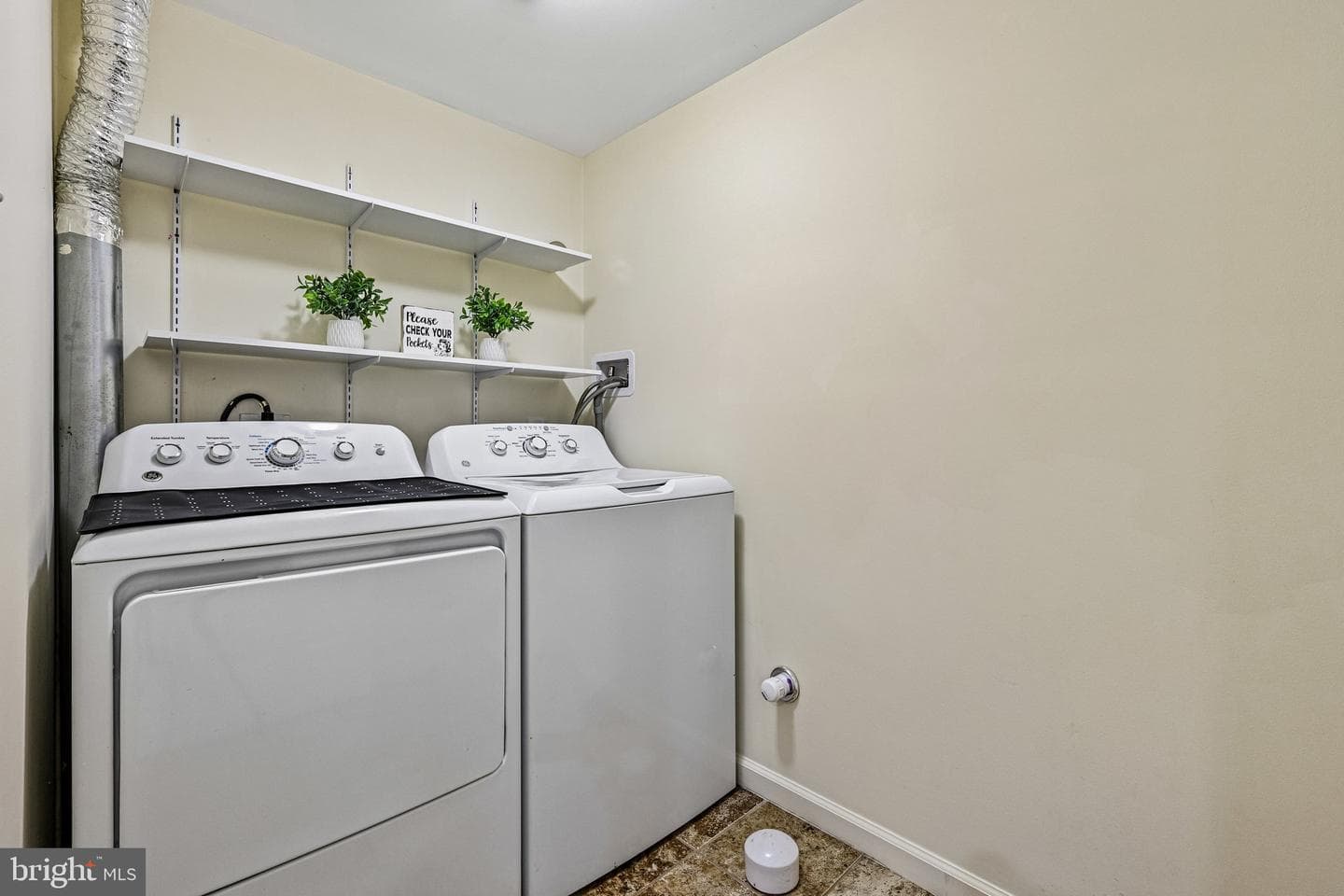 26071 Nimbleton Square photo 39