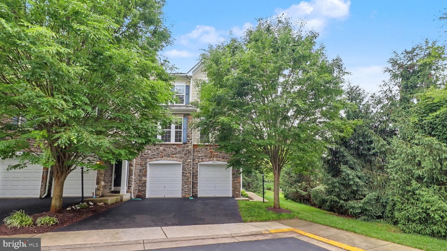 42371 Trellis Square, Brambleton