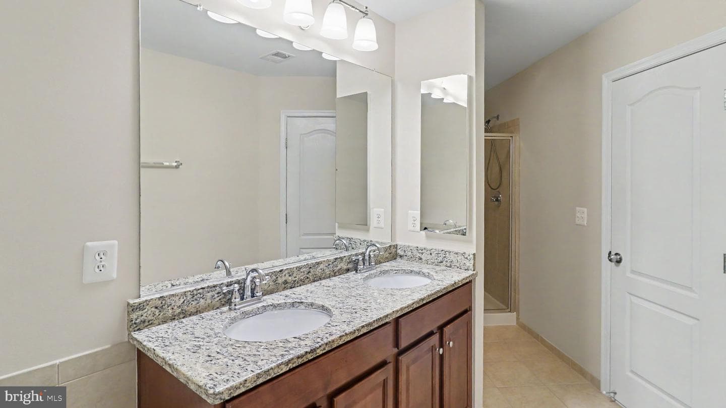 42371 Trellis Square photo 42