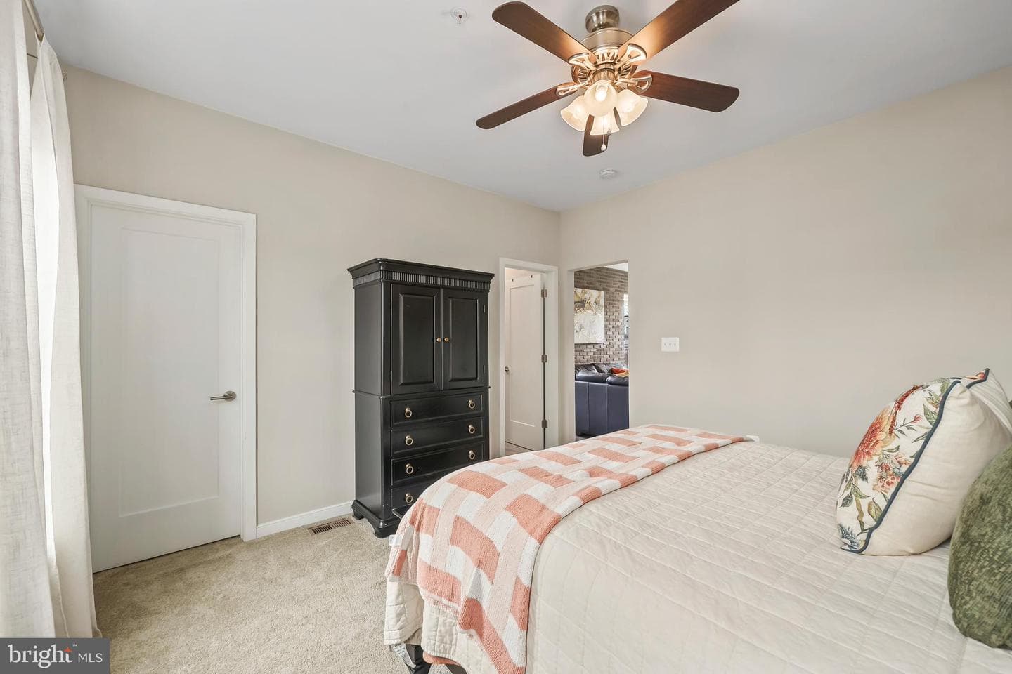 400 Ironsides Square SE photo 34