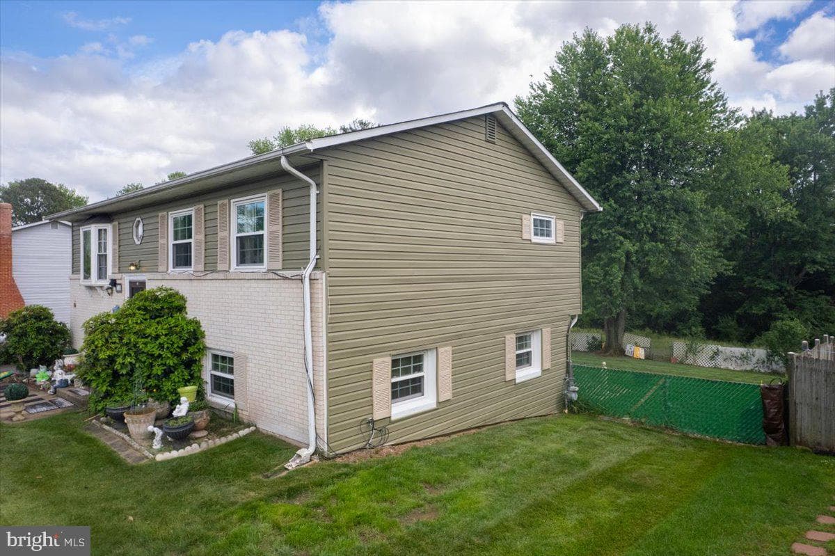 713 W Holly Avenue photo 36