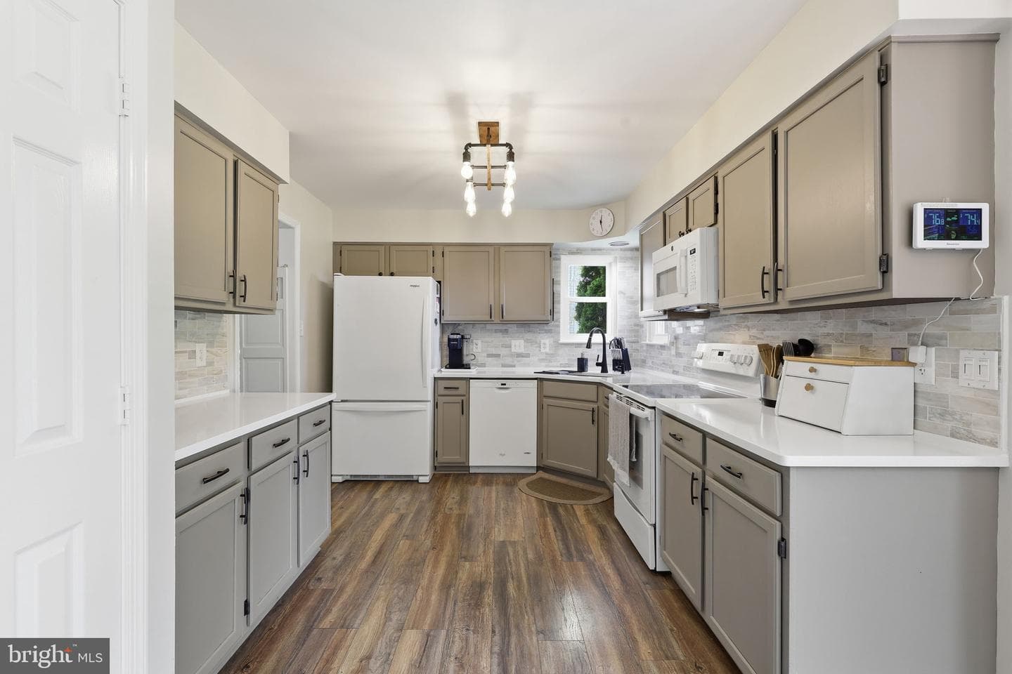 204 Grafton Way NE photo 13