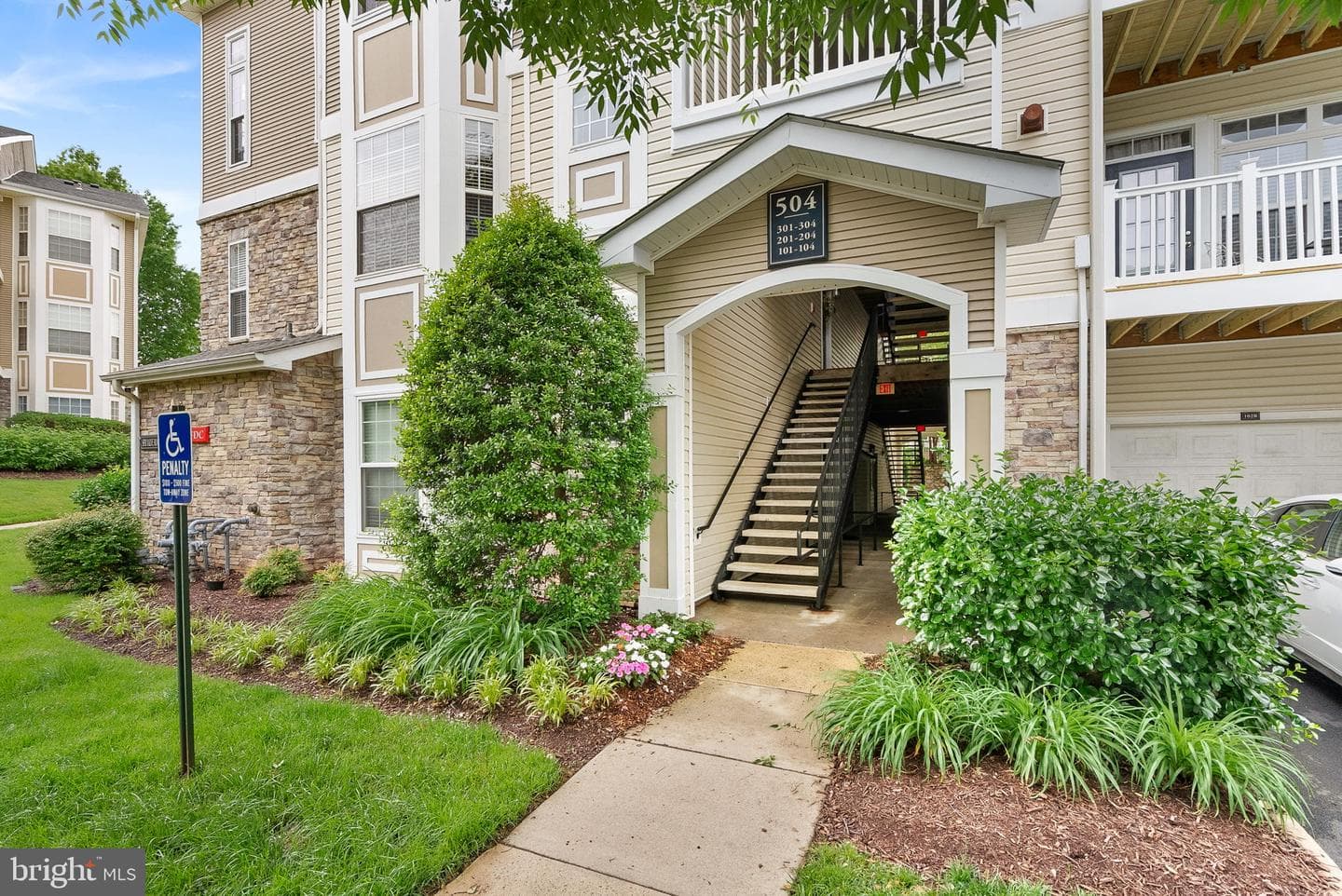 504 Sunset View Terrace SE #304 photo 2