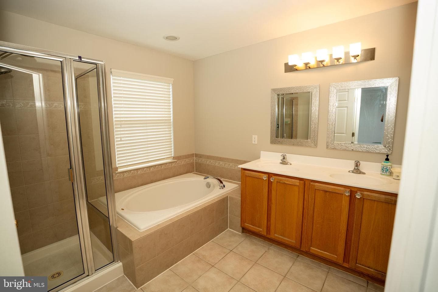25193 Destination Square photo 37