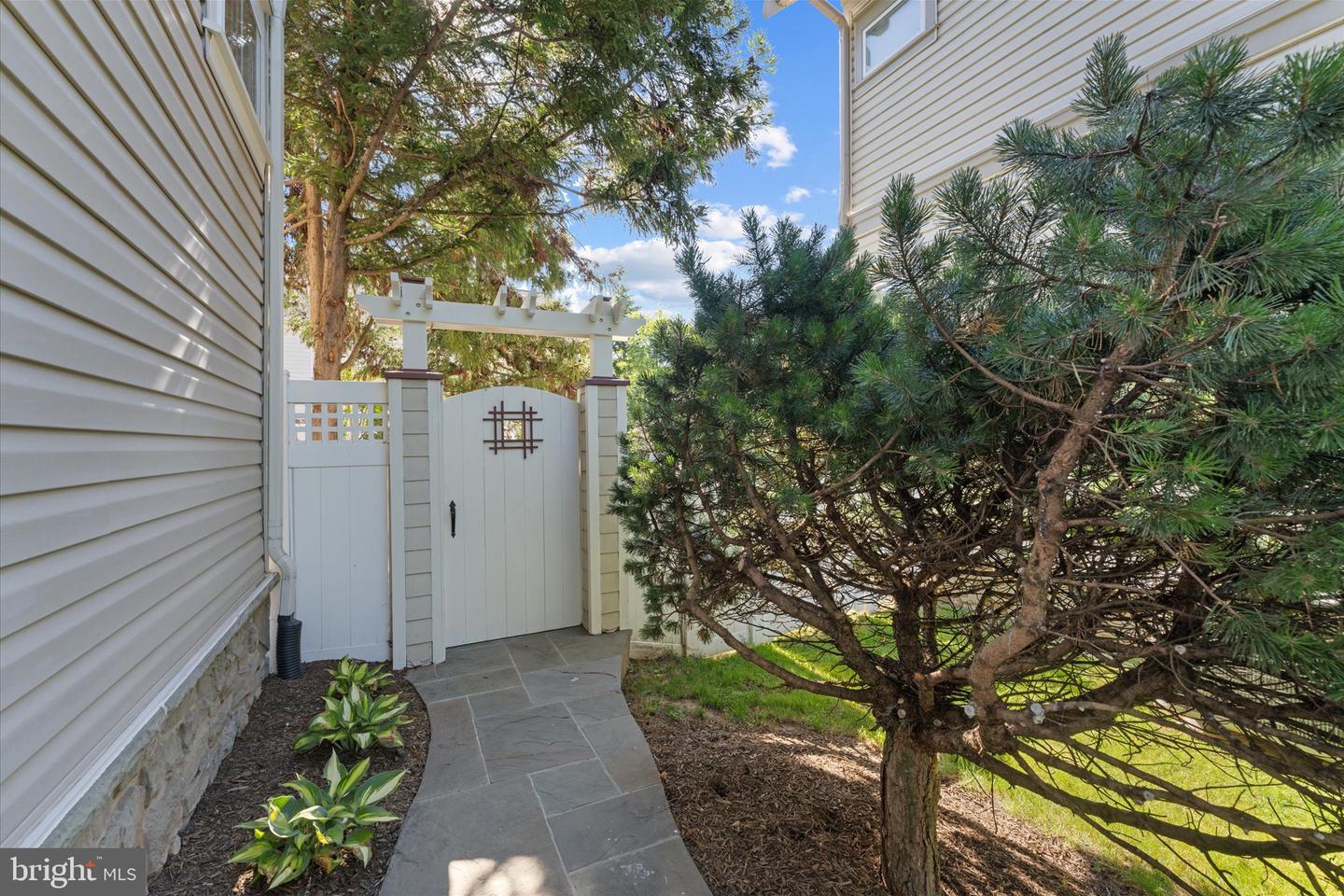 22826 Courtland Park Drive photo 5