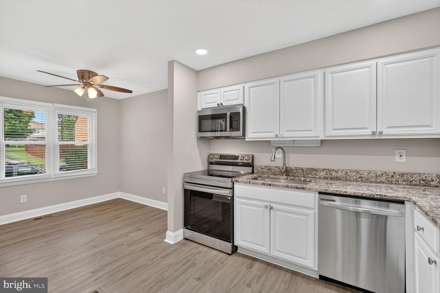 564 Crestwood Street SW photo 3