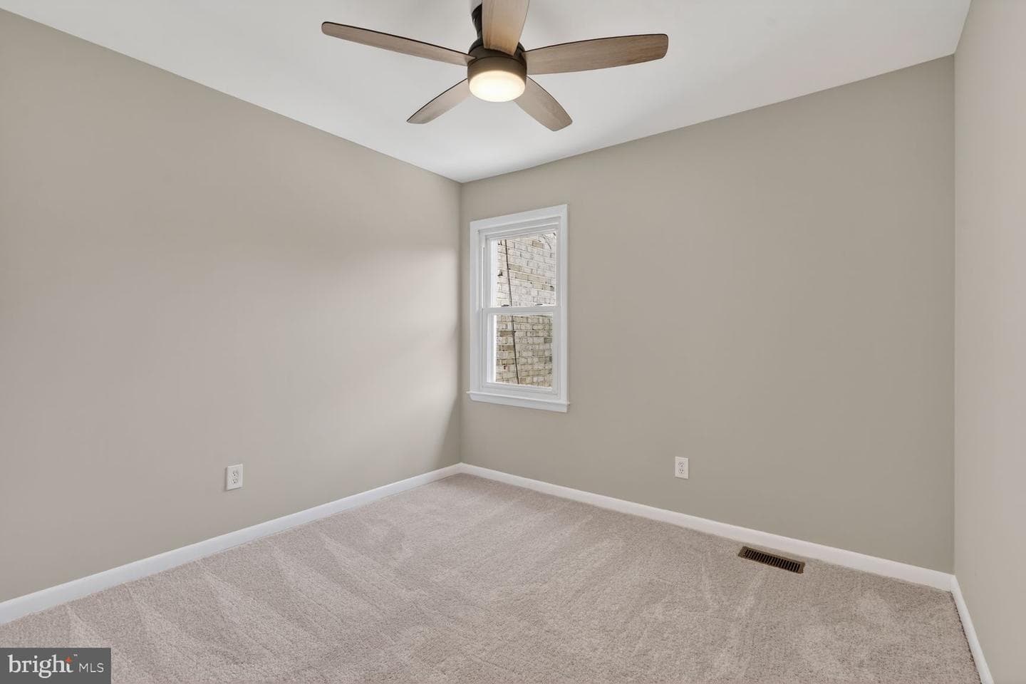 564 Crestwood Street SW photo 9