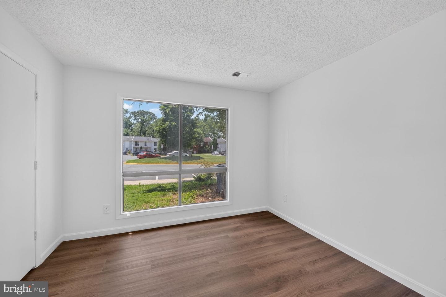 28 Wedgedale Dr photo 5