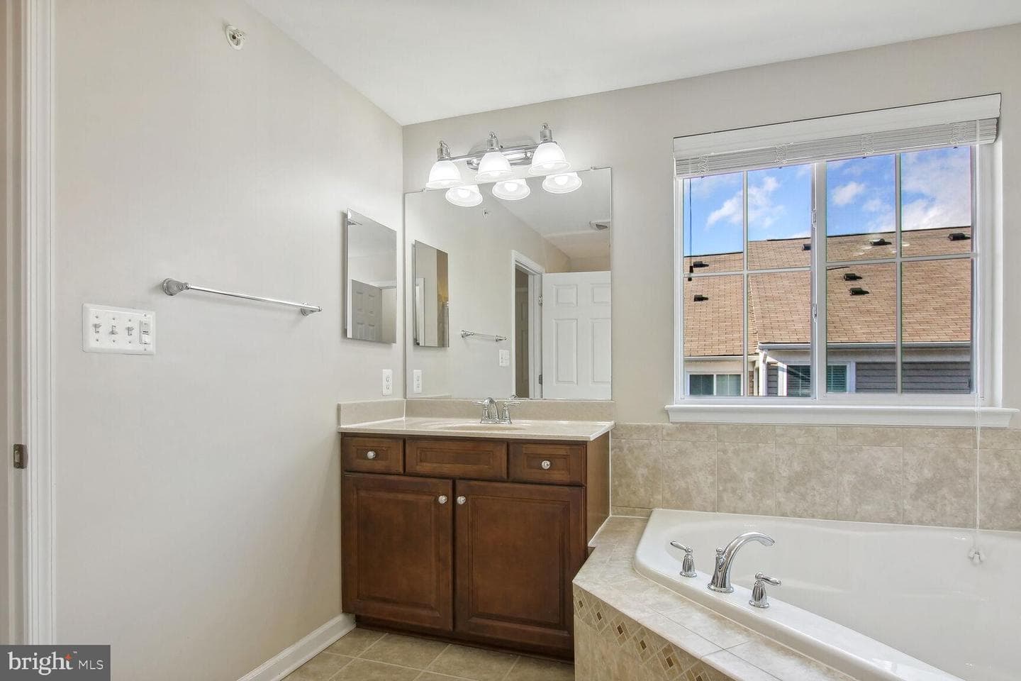 24650 Caribou Square photo 17