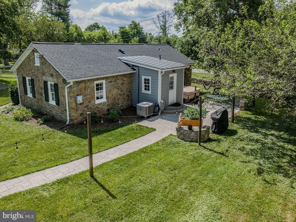 102 Phillips Court NW photo 36