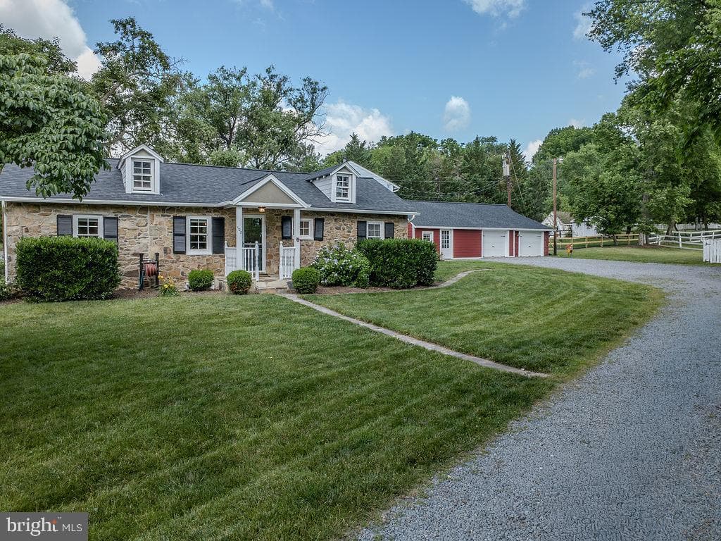 102 Phillips Court NW photo 4